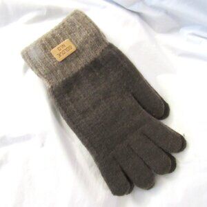 Golove NLD, Women's Light and dark brown gloves.
